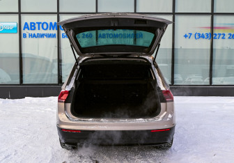 Подержанный автомобиль Volkswagen Tiguan 2019 года (20 фото)