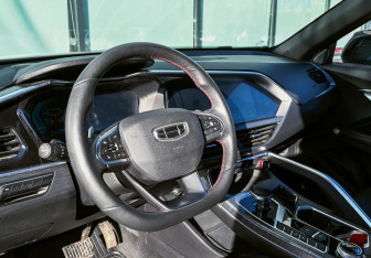 Подержанный автомобиль Geely Tugella 2023 года (10 фото)