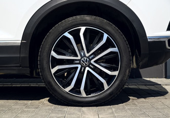 Подержанный автомобиль Volkswagen T-Roc 2021 года (25 фото)