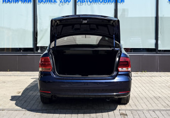 Подержанный автомобиль Volkswagen Polo Sedan 2016 года (18 фото)