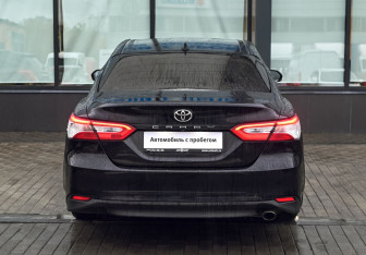 Подержанный автомобиль Toyota Camry Sedan 2019 года (4 фото)