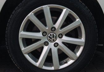 Подержанный автомобиль Volkswagen Jetta Sedan 2012 года (19 фото)