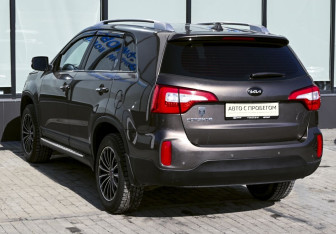 Подержанный автомобиль Kia Sorento 2013 года (3 фото)