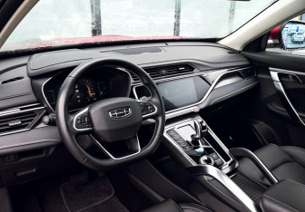 Подержанный автомобиль Geely Atlas Pro 2023 года (17 фото)