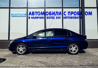 Подержанный автомобиль Honda Civic Sedan 2011 года (2 фото)