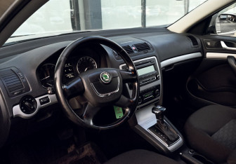 Подержанный автомобиль Skoda Octavia Liftback 2012 года (13 фото)
