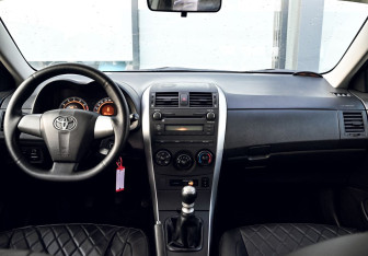 Подержанный автомобиль Toyota Corolla Sedan 2010 года (19 фото)