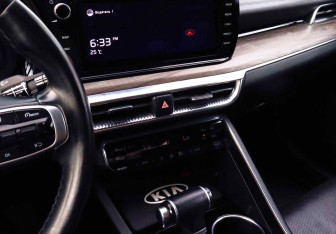 Подержанный автомобиль Kia K5 2021 года (16 фото)