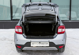 Подержанный автомобиль Renault Logan Sedan 2022 года (18 фото)