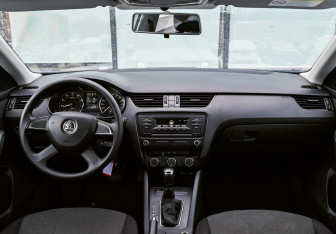 Подержанный автомобиль Skoda Octavia Liftback 2014 года (12 фото)