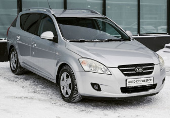 Подержанный автомобиль Kia Ceed Wagon 2007 года (7 фото)