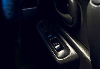 Подержанный автомобиль Suzuki Jimny 1998 года (11 фото)
