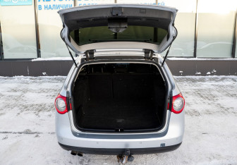 Подержанный автомобиль Volkswagen Passat Wagon 2008 года (17 фото)