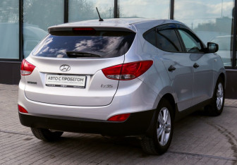 Подержанный автомобиль Hyundai ix35 2011 года (5 фото)