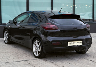 Подержанный автомобиль Kia Ceed Hatchback 2013 года (3 фото)