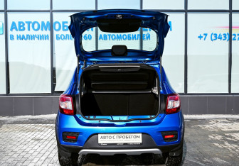 Подержанный автомобиль Renault Sandero 2019 года (20 фото)