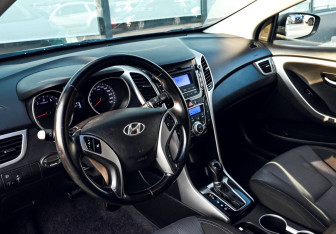 Подержанный автомобиль Hyundai i30 Hatchback 2014 года (15 фото)
