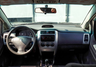 Подержанный автомобиль Suzuki Liana Wagon 2004 года (17 фото)
