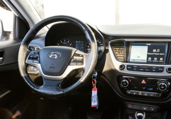 Подержанный автомобиль Hyundai Solaris Sedan 2017 года (11 фото)