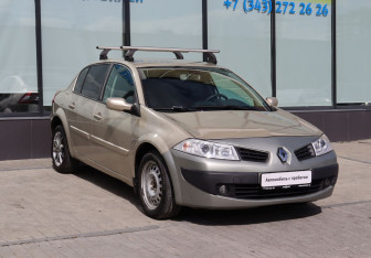 Подержанный автомобиль Renault Megane Sedan 2007 года (7 фото)