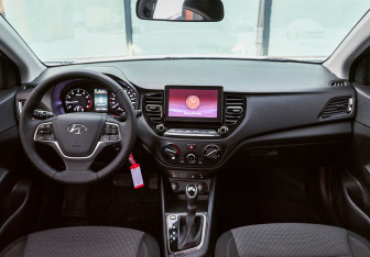Подержанный автомобиль Hyundai Solaris Sedan 2021 года (12 фото)