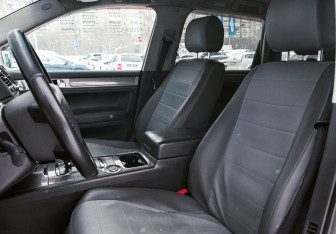 Подержанный автомобиль Volkswagen Touareg 2006 года (9 фото)
