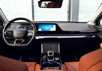 Подержанный автомобиль Omoda C5 2023 года (20 фото)