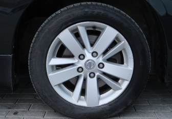 Подержанный автомобиль Nissan Teana 2012 года (18 фото)