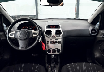 Подержанный автомобиль Opel Corsa 2008 года (18 фото)
