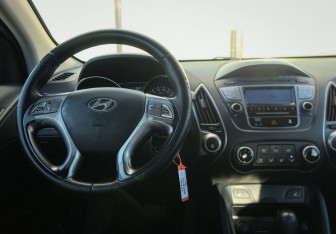 Подержанный автомобиль Hyundai ix35 2010 года (10 фото)