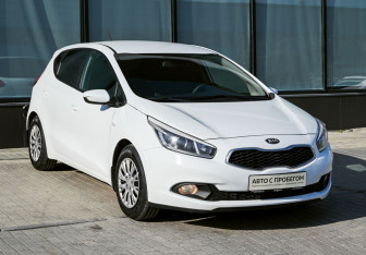 Подержанный автомобиль Kia Ceed Hatchback 2012 года (6 фото)