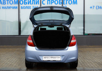 Подержанный автомобиль Hyundai i20 2010 года (21 фото)