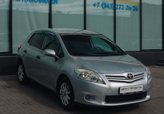 Подержанный автомобиль Toyota Auris Hatchback 2012 года (7 фото)