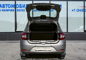 Подержанный автомобиль Renault Sandero 2018 года (20 фото)