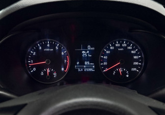 Подержанный автомобиль Kia Rio Sedan 2018 года (9 фото)