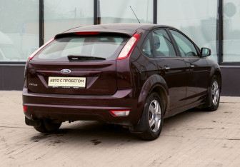 Подержанный автомобиль Ford Focus Hatchback 2010 года (5 фото)