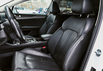 Подержанный автомобиль Kia K5 2021 года (9 фото)