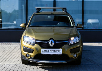 Подержанный автомобиль Renault Sandero 2015 года (8 фото)