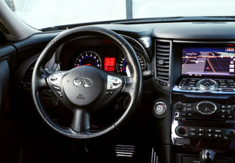 Подержанный автомобиль Infiniti FX 2010 года (20 фото)