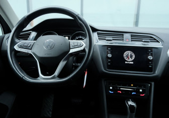 Подержанный автомобиль Volkswagen Tiguan 2021 года (10 фото)