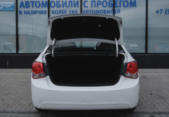 Подержанный автомобиль Chevrolet Cruze Sedan 2012 года (16 фото)