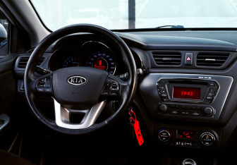 Подержанный автомобиль Kia Rio Hatchback 2013 года (21 фото)