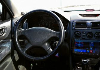 Подержанный автомобиль Mitsubishi Galant Wagon 1997 года (17 фото)