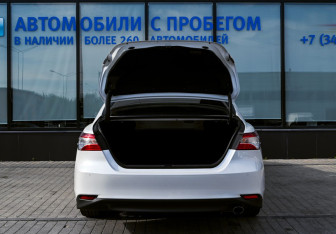 Подержанный автомобиль Toyota Camry Sedan 2018 года (20 фото)