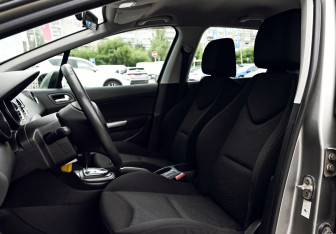 Подержанный автомобиль Peugeot 308 Wagon 2010 года (15 фото)