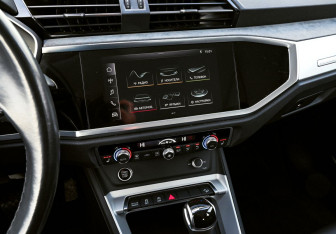 Подержанный автомобиль Audi Q3 2020 года (15 фото)