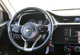 Подержанный автомобиль Kia Rio Sedan 2020 года (11 фото)