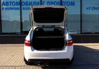 Подержанный автомобиль LADA (ВАЗ) Vesta Wagon 2019 года (20 фото)