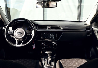 Подержанный автомобиль Kia Rio Sedan 2020 года (16 фото)