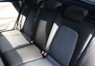 Подержанный автомобиль Kia Ceed Hatchback 2010 года (14 фото)